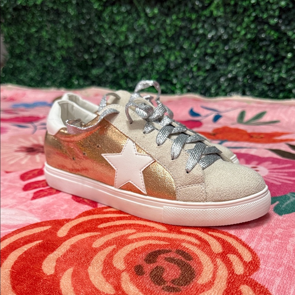 Nature Breeze Gold and White Star Sneakers